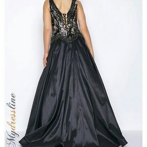Plus Size Mac Duggal Prom Gown